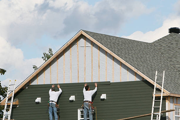 Professional Siding Installation technician working in Summit, IL